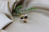 Ring Goldfarbe mit schmetterling