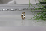 Ring Goldfarbe mit herzform steinen