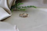 Ring Goldfarbe mit herzform steinen