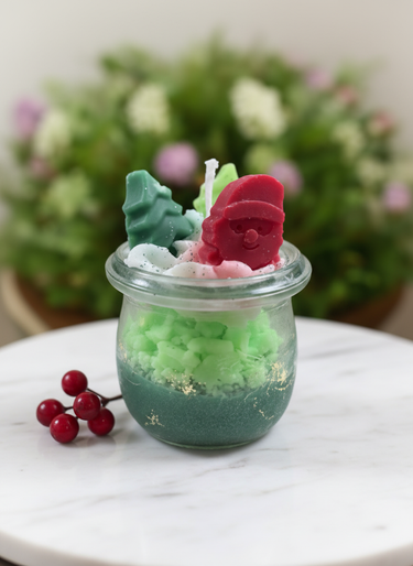 Handgegossene Sojawachs Kerze im Tannenduft-Design