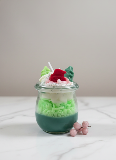 Handgegossene vegane Duftkerze mit winterlichem Charme