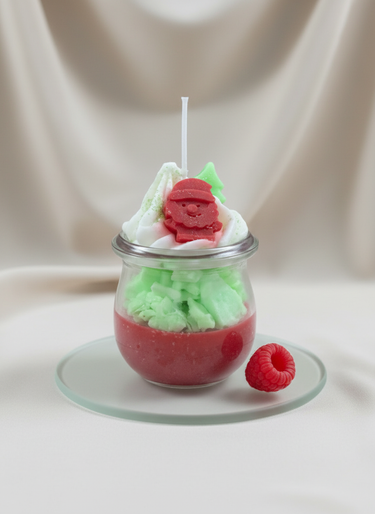 Handgegossene Sojakerze mit winterlichem Duft im Glas