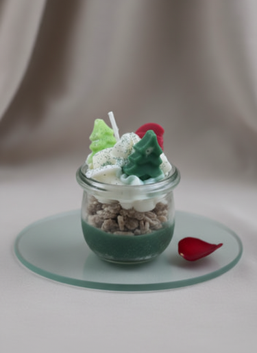 Handgegossene Sojawachskerze mit Waldduft im Glas