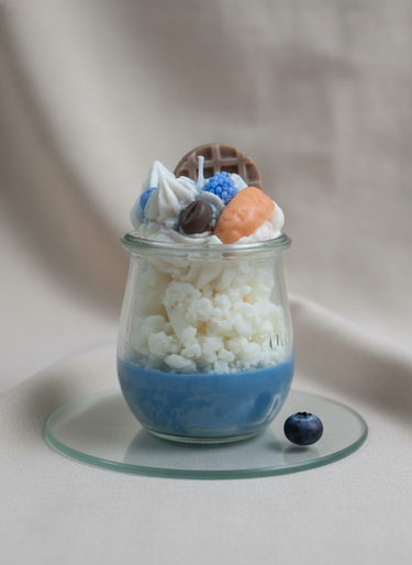 Handgegossene Winterduftkerze im Glas als Geschenkidee