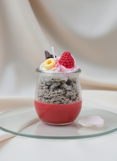 Duftkerze im Glas mit Dessert-Optik