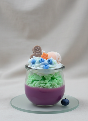 Handgegossene Sojakerze mit fruchtigem Duft im Glas