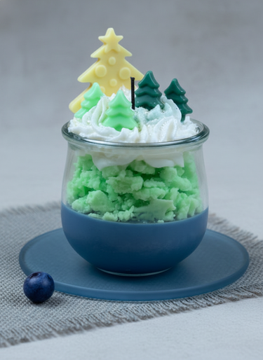 Duftkerze im Glas mit Tannenwald-Aroma