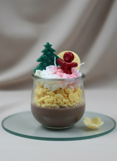 Duftkerze mit weihnachtlichem Waldduft im Glas