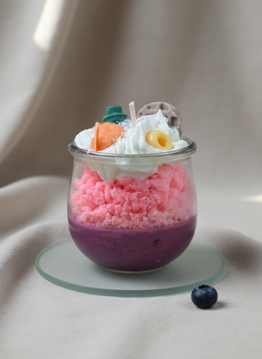 Handgemachte Duftkerze im Glas mit Donut-Macaron-Aroma