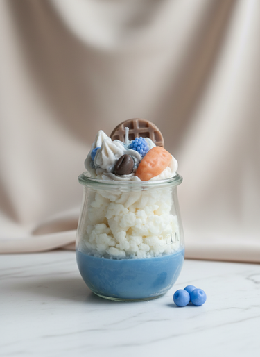 Handgegossene Winterduftkerze im Glas als Geschenkidee