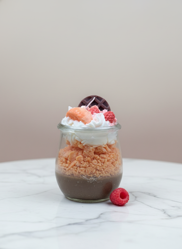 Handgegossene Sojawachskerze mit fruchtig-cremigem Duft