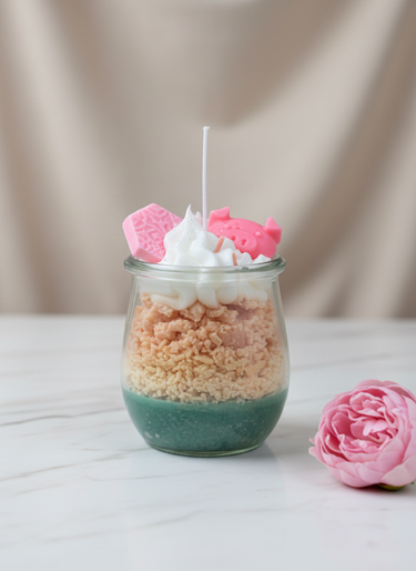 Pastellfarbene Duftkerze im Glas für Geschenkideen Aufmerksamkeit zum Muttertag