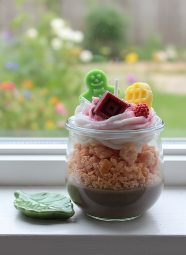 Handgegossene Duftkerze im Glas mit Dessertduft kleines Präsent zum