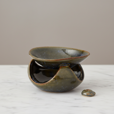 Dunkel gesprenkelte Duftlampe aus Keramik