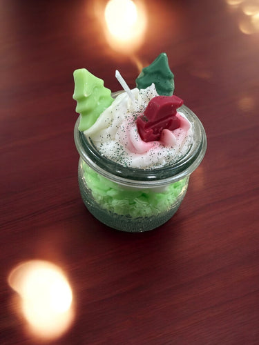 Handgegossene vegane Duftkerze mit winterlichem Charme