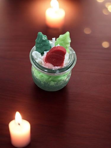 Handgegossene Sojawachs Kerze im Tannenduft-Design