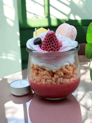 Vegane handgegossene Duftkerze im Glas Macaron-Dessert