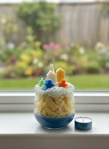 Handgegossene Winterdorf-Sojawachskerze im Glas