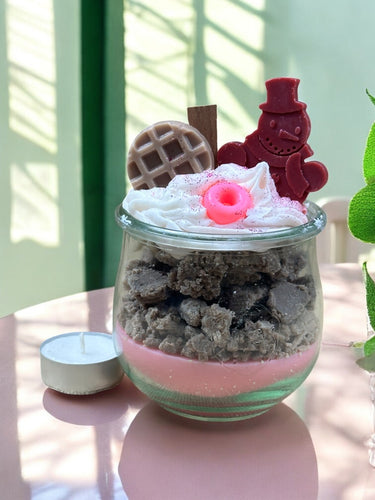 Schneemann-Sojakerze im Glas mit Schokoladenduft