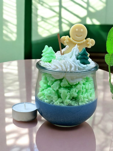 Duftkerze im Glas mit Winterwaldaroma