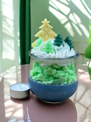 Duftkerze im Glas mit Tannenwald-Aroma