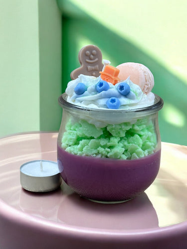 Handgegossene Sojakerze mit fruchtigem Duft im Glas