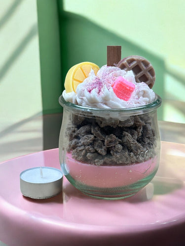 Duftkerze im Glas mit Frühstücksaroma vegan Idee zum Valentinstag