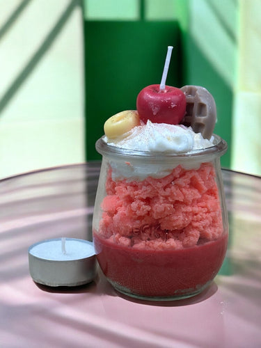 Fruchtige Duftkerze im Dessertglas vegan und handgegossen