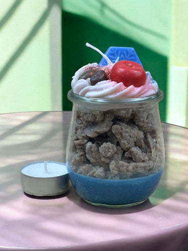 Mittelgroße Duftkerze aus Sojawachs im Glas