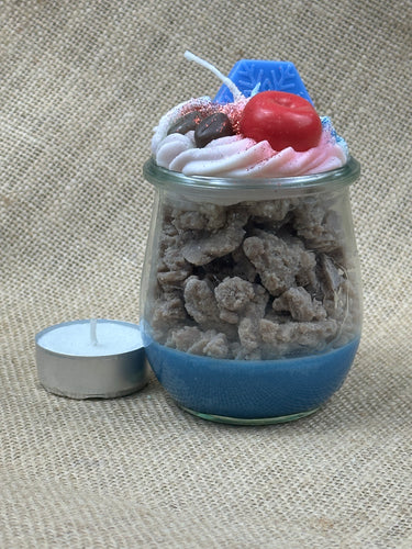 ☕ Frosted Cherry Kaffeekuss – Mittelgroße Duftkerze im Dessertglas | Modekerzen