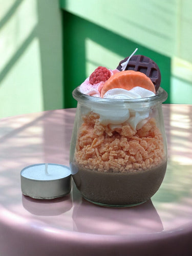 Vegane handgegossene Duftkerze im Dessertglas