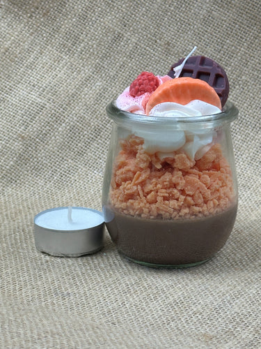 🍑 Raspberry Waffle Duftkerze – Mittelgroß im Dessertglas | Modekerzen