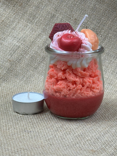 🍓 Strawberry Dream Duftkerze – Mittelgroß im Dessertglas | Modekerzen