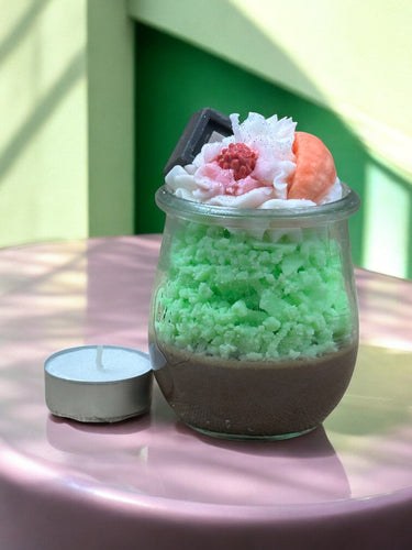 Handgegossene Dessertkerze aus veganem Sojawachs