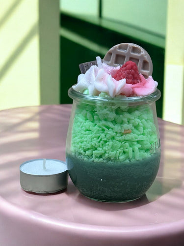 Handgegossene vegane Duftkerze im Dessertglas