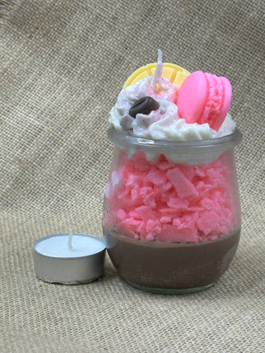 🍰 Macaron Delight – Duftkerze im Dessertglas