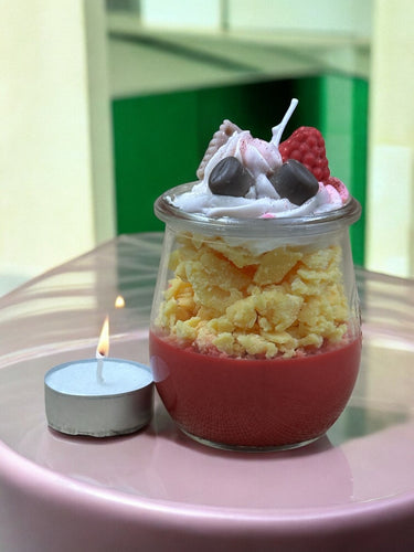 Handgegossene Sojawachskerze in Beerendesign als Geschenk