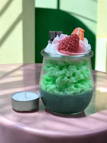 Handgegossene Sojawachskerze mit fruchtig-frischem Duft