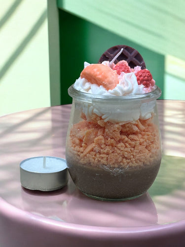 Handgegossene Sojawachskerze mit fruchtig-cremigem Duft