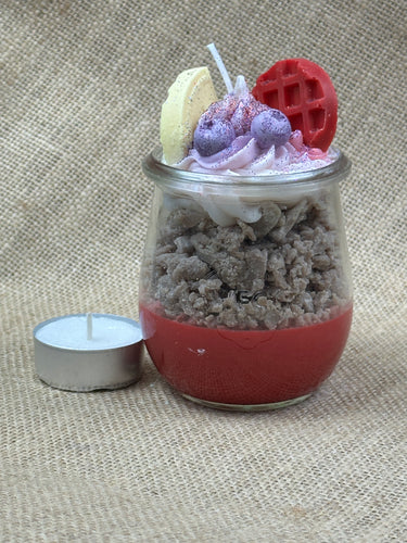 Handgegossene Duftkerze in einem veganen Waffelglas