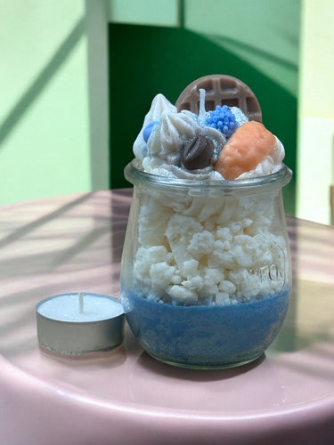 Handgegossene Winterduftkerze im Glas als Geschenkidee