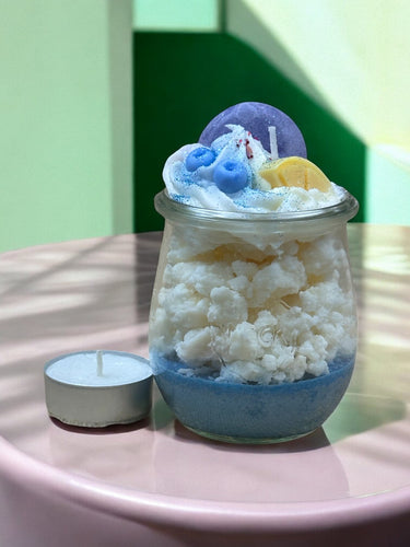 Handgegossene Duftkerze aus Sojawachs in Blau