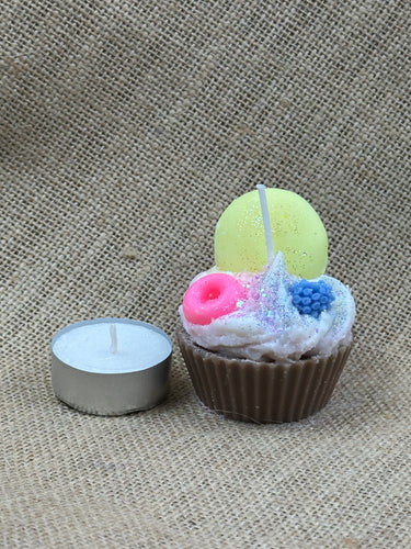Macaron-Duftkerze im Cupcake-Look – bunt, verspielt & handgemacht