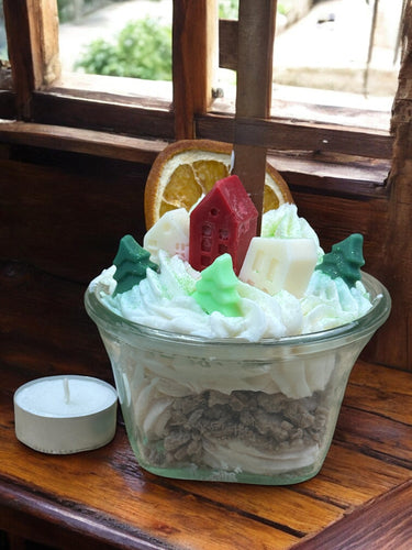 Winterdorf-Duftkerze aus Sojawachs in Geschenkverpackung