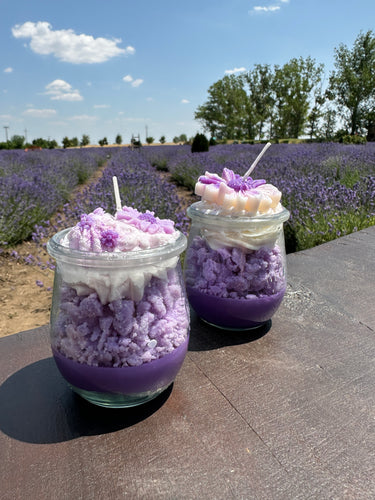 Handgegossene Sojawachskerze im dekorativen Geschenkset