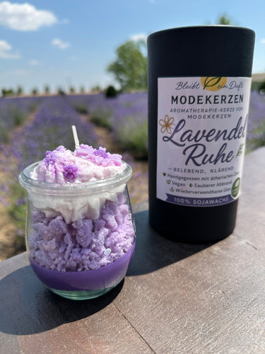 Handgegossene Sojawachskerze im dekorativen Geschenkset