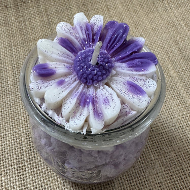 Handgegossene Sojawachskerze im dekorativen Geschenkset