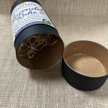 Handgegossene Sojawachskerze im dekorativen Geschenkset