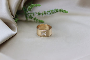 Ring Goldfarbe mit schmetterling