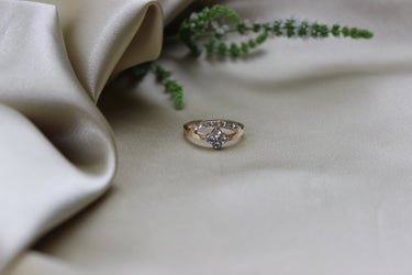  ring mit bluemen steine